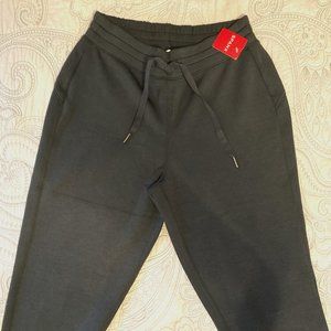 NWT: Spanx Air Essentials (Airluxe) Tapered Pant women's medium very black